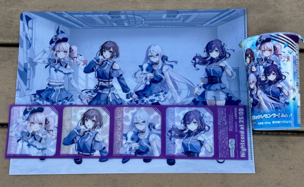 プロセカローソンコラボで手に入れた商品。ニーゴのコラボドリンク、クリアファイル、クリアシート